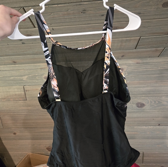 New Amazon One Piece - Picture 2 of 2